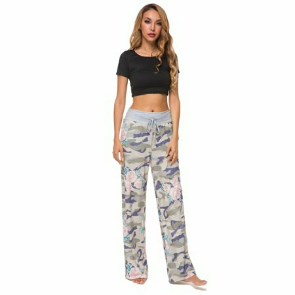 Lilly Posh Womens Wide leg Camo and Flowers Size M